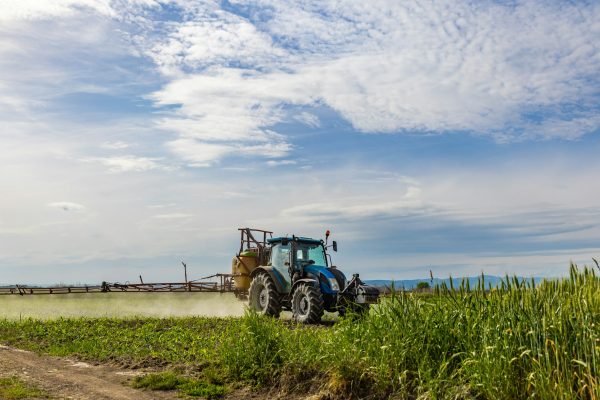 Crop spray machine spraying